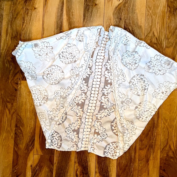 GRACE LOVES LACE 2 PIECE WHITE LACE SHORTS AND KIMONO JACKET SET - Picture 2 of 7